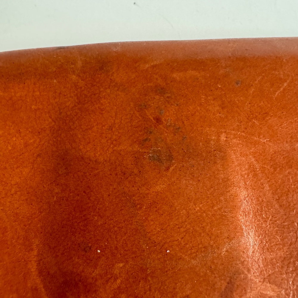 Vtg. Hobo orange billfold leather wallet with kiss and magnetic closures. - Picture 10 of 11